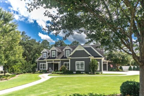Beautiful home with a lush green lawn in Dallas, TX